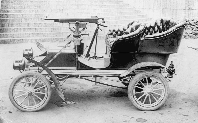"The Model 1895 was John Browning's first production belt-fed machine gun, seen here mounted on a 1905 Franklin Cross." (courtesy browningmgs.com)