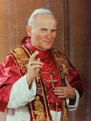 Pope John Paul II (courtesy christtotheworld.blogspot.com)