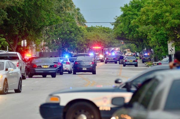 Seven killed in apartment shooting in Florida (courtesy latimes.com)