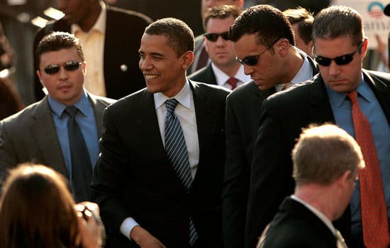 President Obama, surrounded by guns (courtesy thegatewaypundit.com)