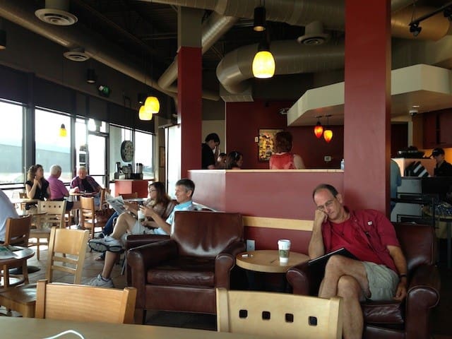 Concealed carry (photographer) at Starbucks, Austin, TX 8:24:13 10am (courtesy The Truth About Guns)