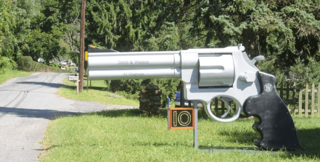 Smith & Wesson .44 Magnum mailbox (courtesy dailymail.co.uk)