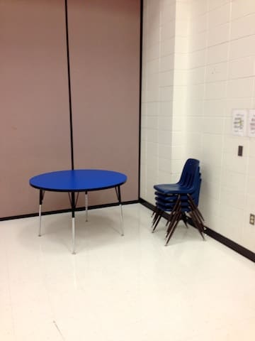 Table and chair (courtesy The Truth About Guns)