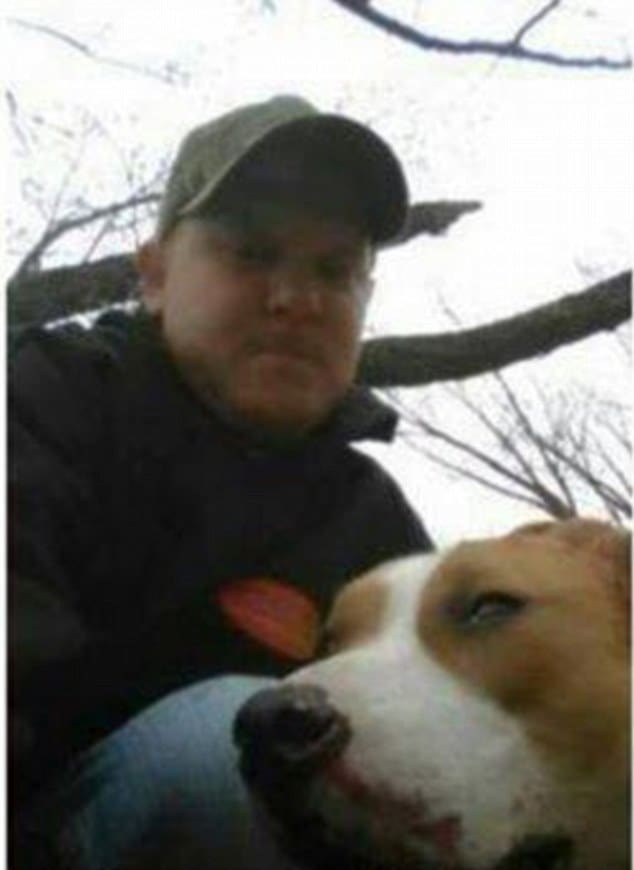 Kenny Woodburn poses next to the dog he killed (courtesy dailymail.co.uk)