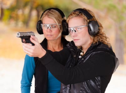 Women-at-Gun-Range