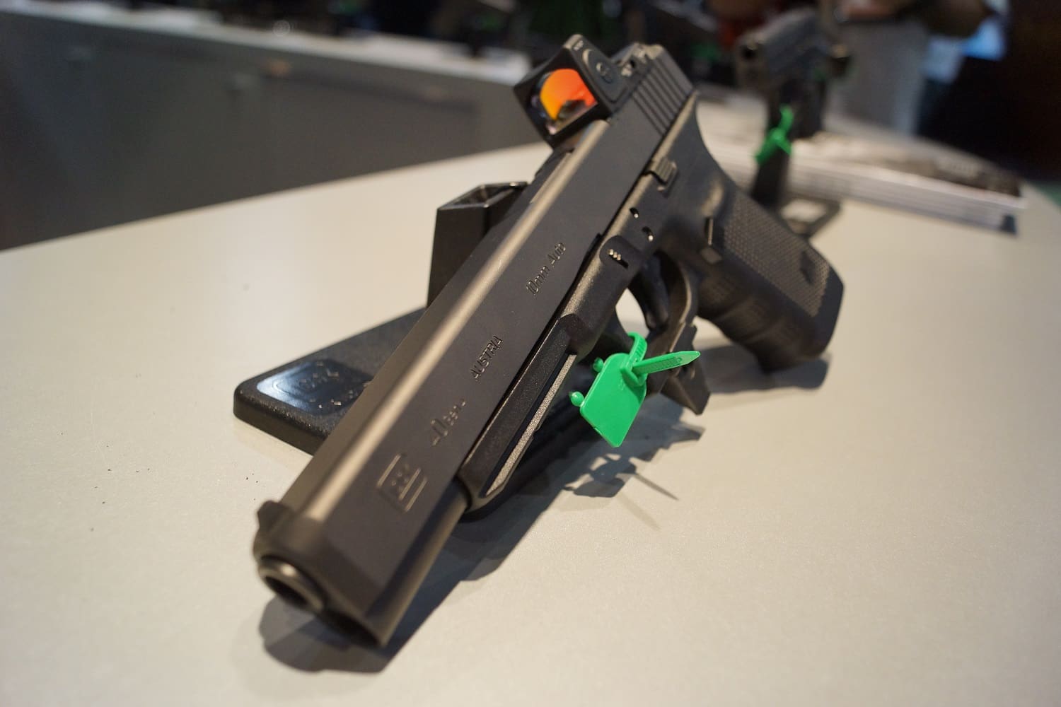 shot-show-glock-40-mos-10mm-the-truth-about-guns