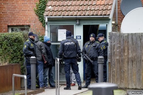 Danish police search apartment after lone wolf attack (courtesy voanews.com)