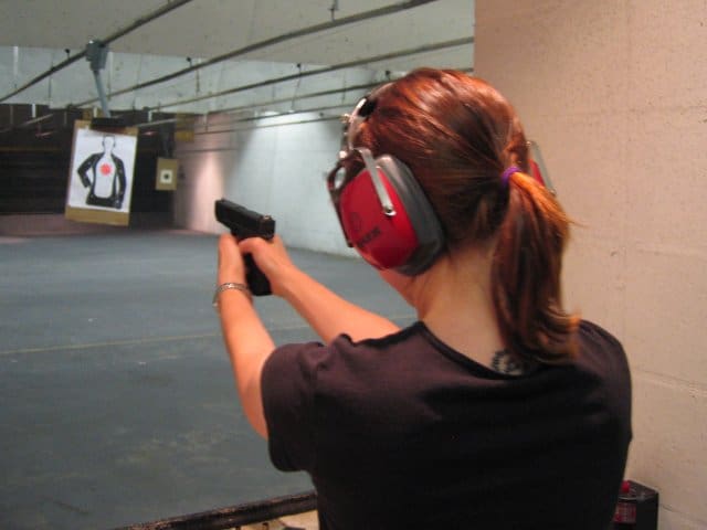 woman_shooting_range
