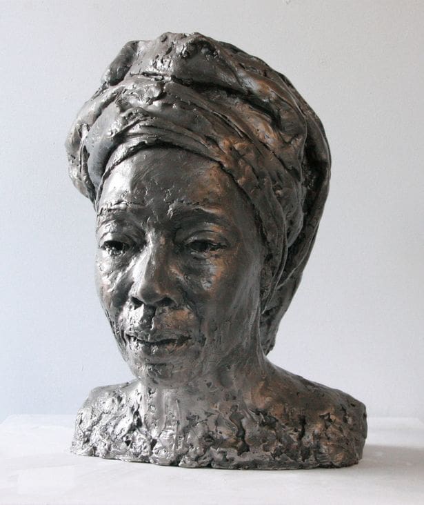 Erinma Bell sculpture (courtesy manchestereveningnews.com)