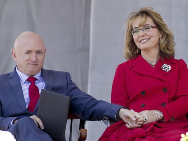 635680100909341277-ith-0524-giffords06_1
