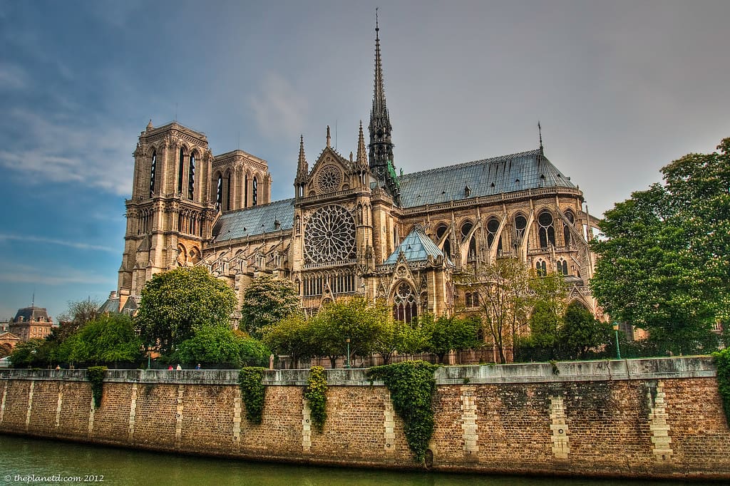 Update Attacker Shot And Arrested One Officer Wounded At Notre Dame Cathedral In Paris The Truth About Guns