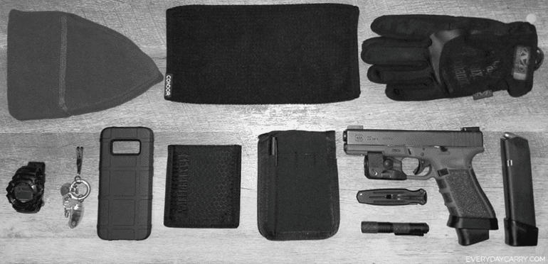 GLOCK 22 and an extra magazine edc concealed carry