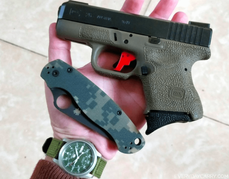 Zombielivesmatter's everydaycarry.com load out