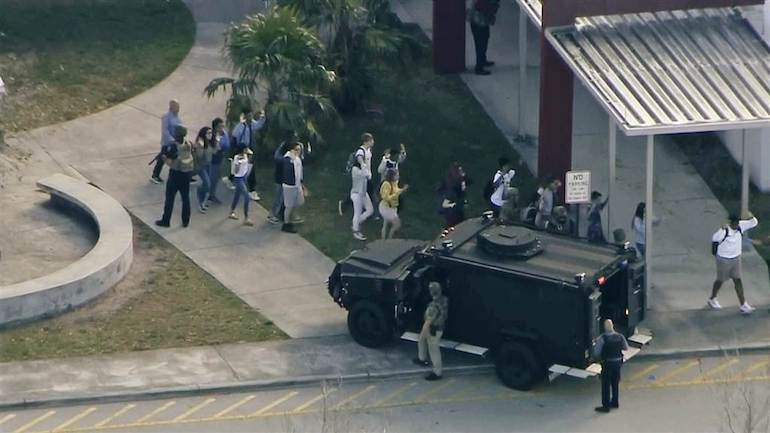 SWAT team at Oarkland,, Florida high chool shooting (courtesy nbcnews.com)