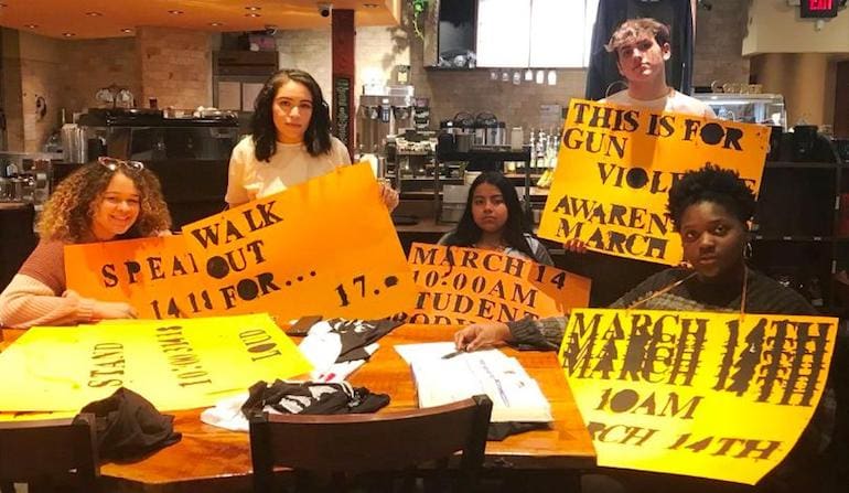 Students prepare for #walkoutwednesday (courtesy kwqc.com)