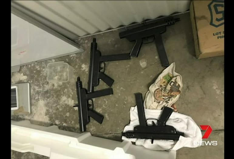 beviser Wow Sherlock Holmes Four Homemade Submachine Guns Confiscated Near Sydney, Australia - The  Truth About Guns