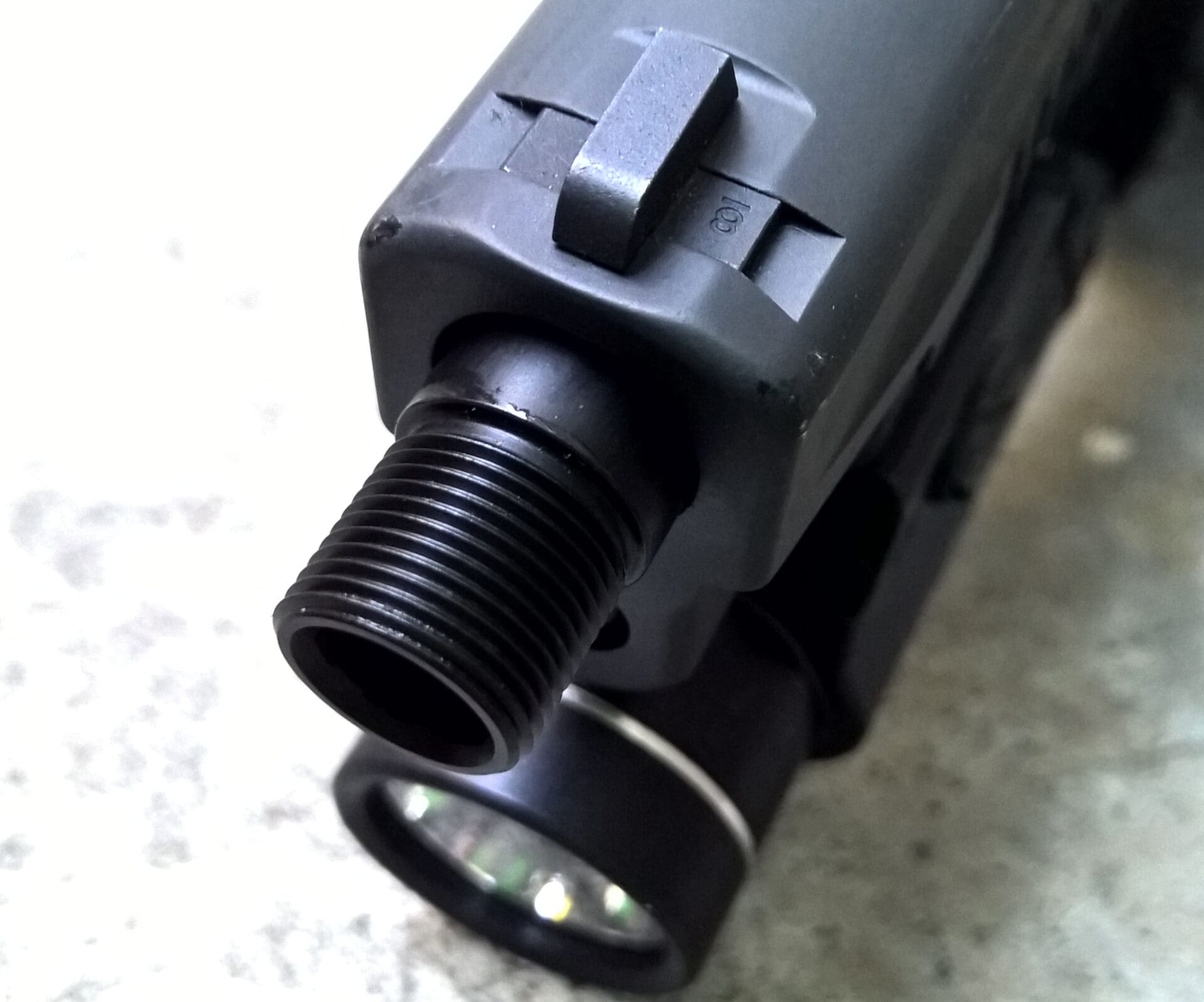 The muzzle of the barrel features nicely-cut 1/2 × 28 threading. 