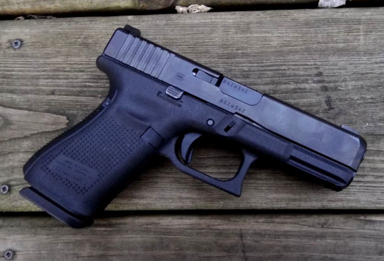 A cop reviews the Gen5 Glock 17