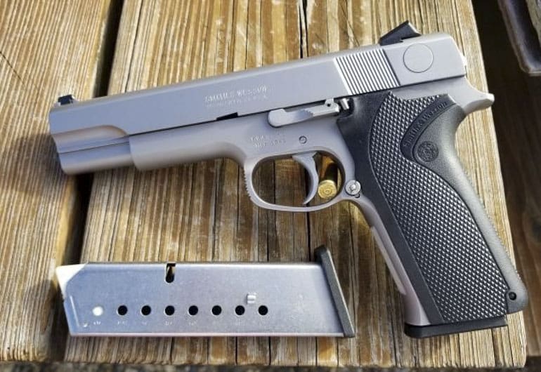 Smith & Wesson Model 1046
