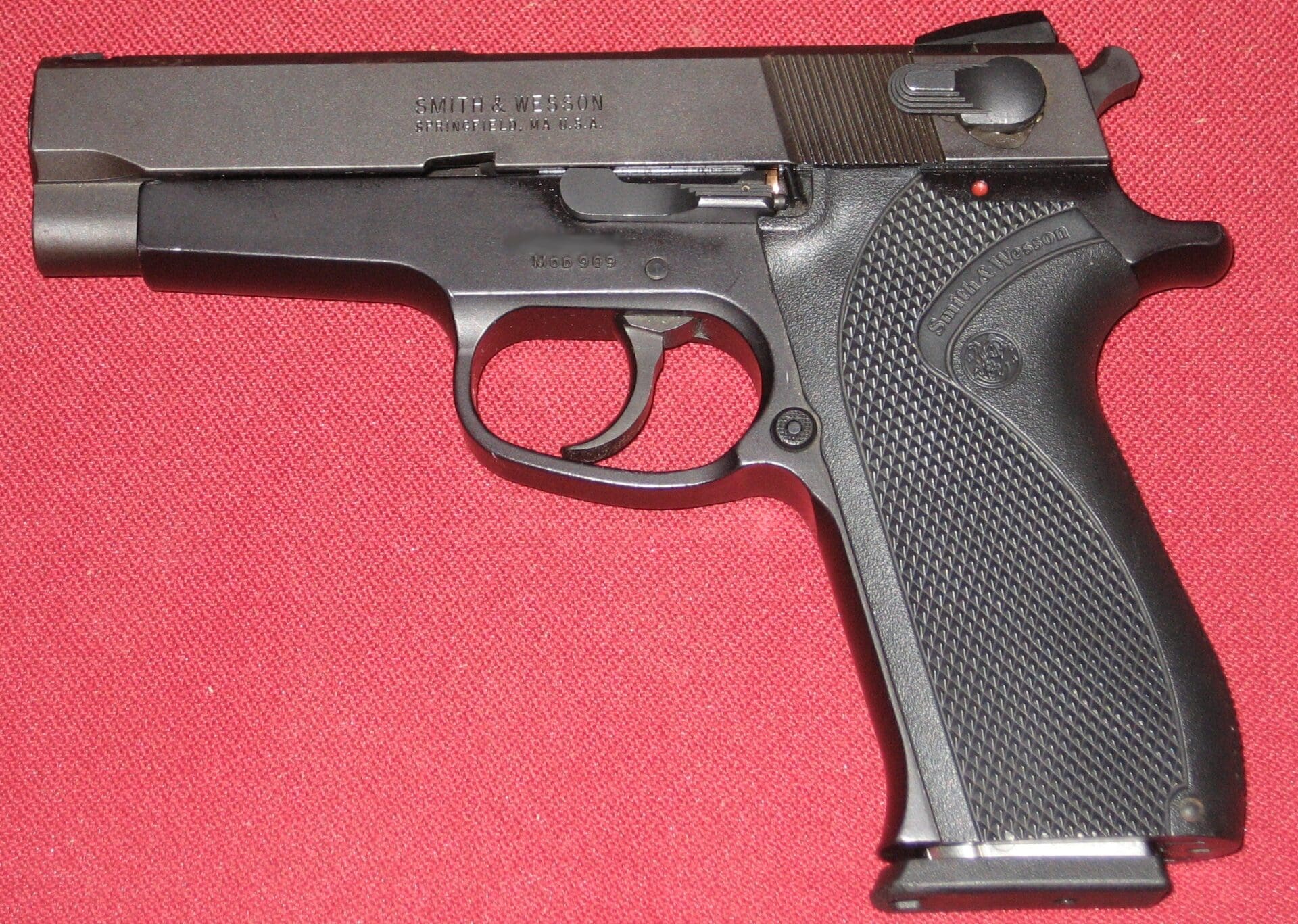 Smith & Wesson Model 915