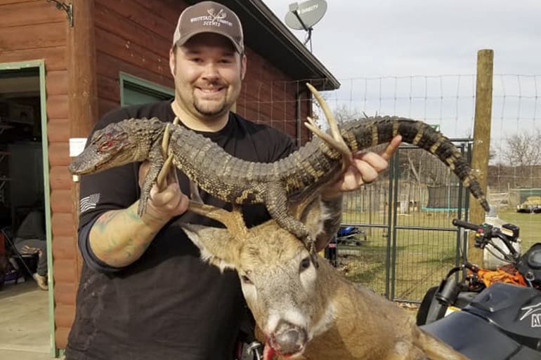 Minnesota deer hunter crocodile