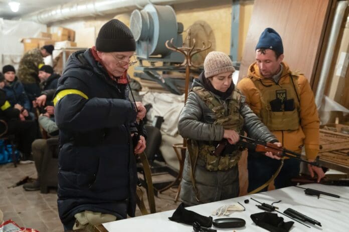 Ukraine citizens getting guns, war